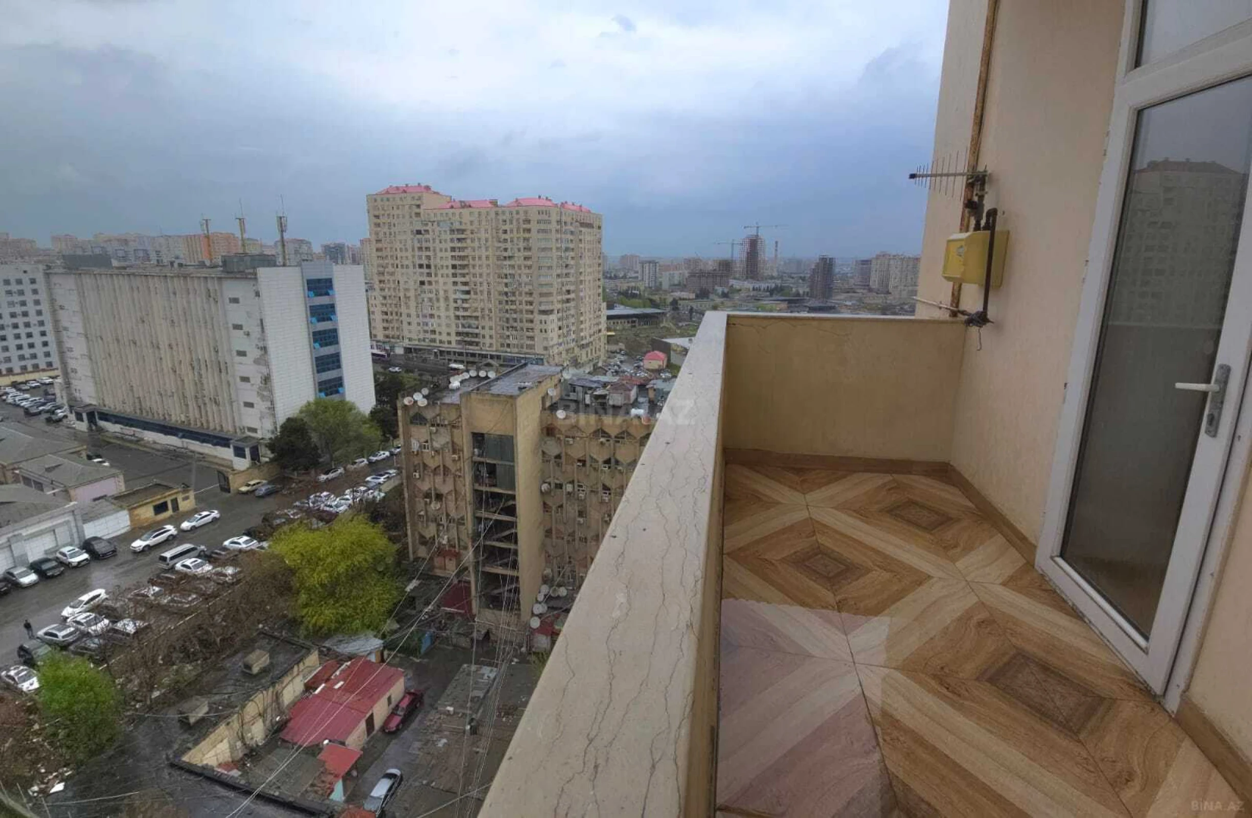 Satılır 2 otaqlı mənzil 84 m²