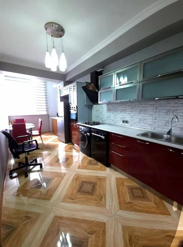 Satılır 2 otaqlı mənzil 84 m²