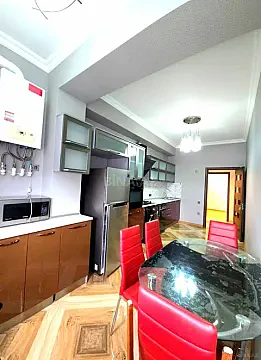 Satılır 2 otaqlı mənzil 84 m²