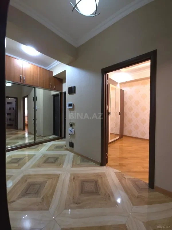 Satılır 2 otaqlı mənzil 83 m²