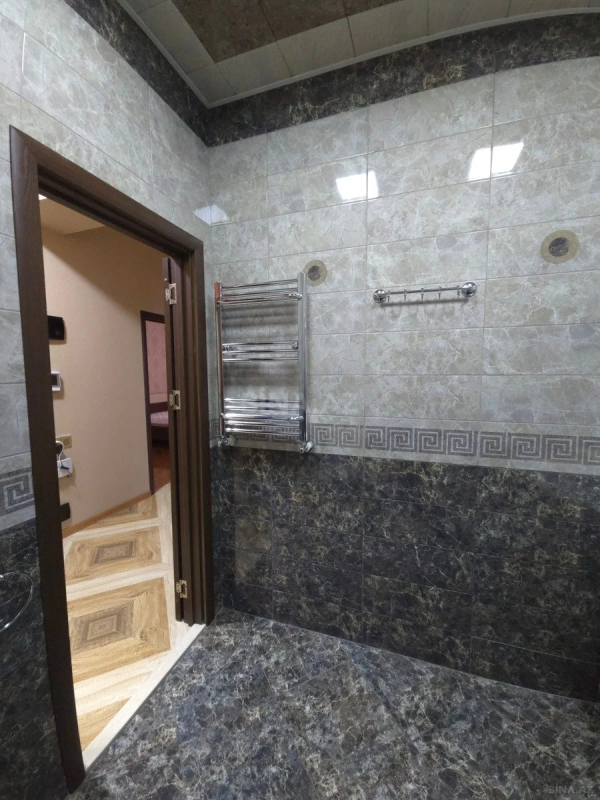 Satılır 2 otaqlı mənzil 83 m²