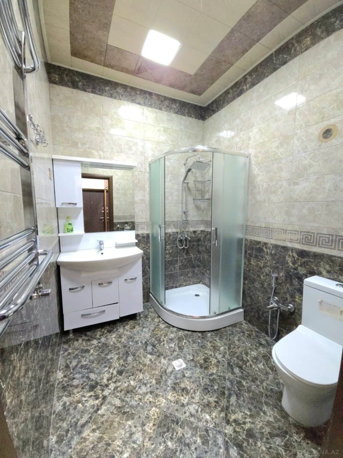 Satılır 2 otaqlı mənzil 83 m²