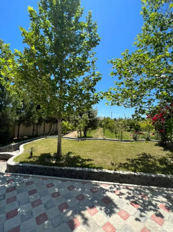 Satılır 8 otaqlı həyət evi 400 m²
