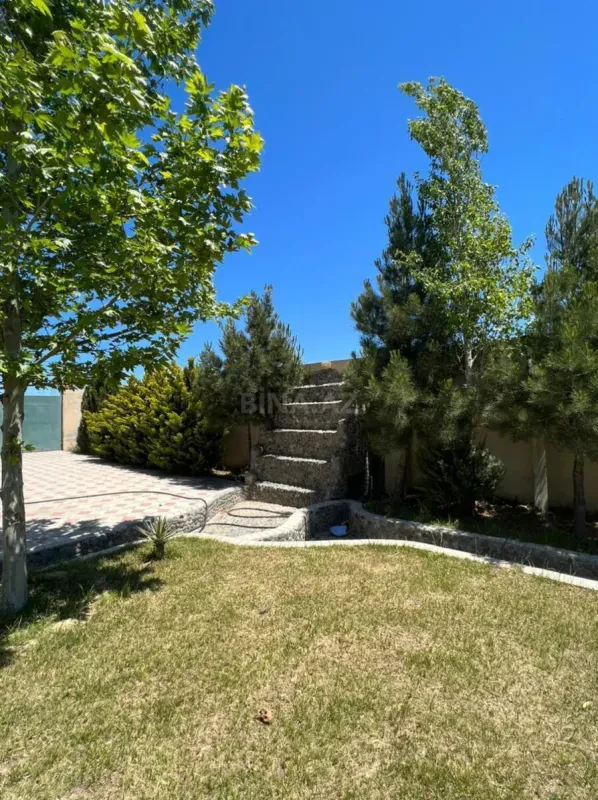 Satılır 8 otaqlı həyət evi 400 m²