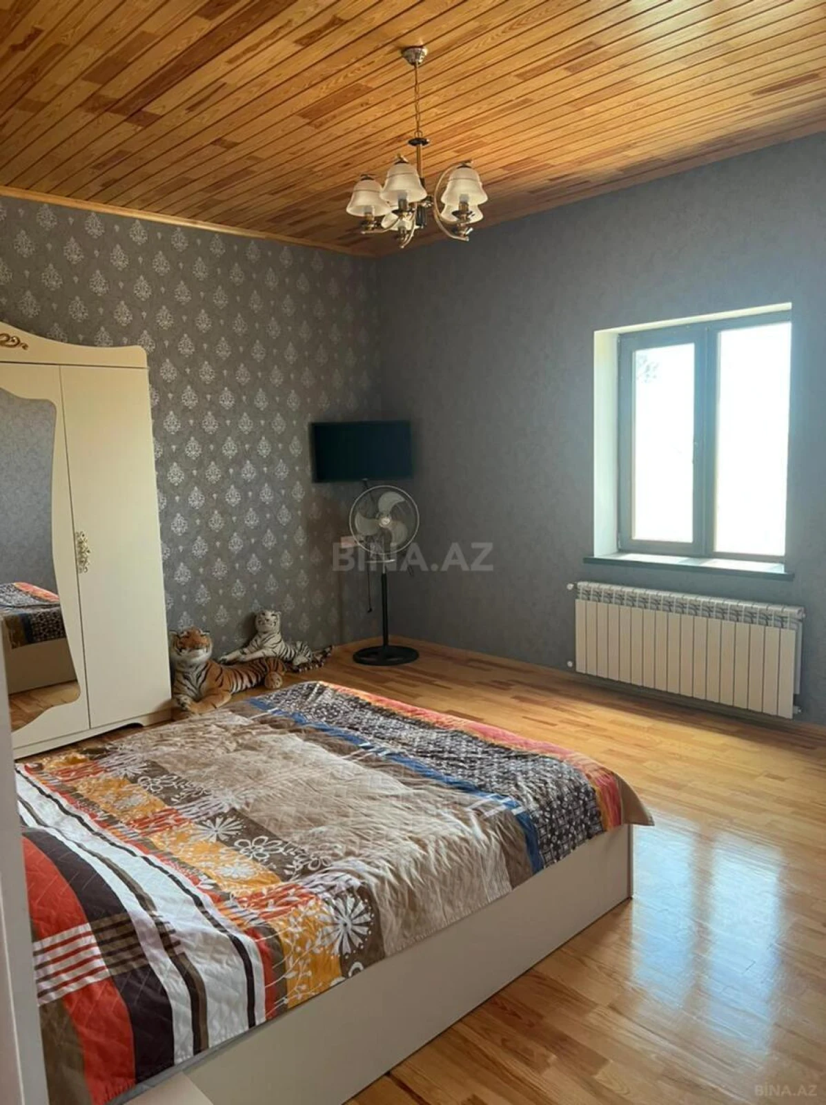 Satılır 8 otaqlı həyət evi 400 m²