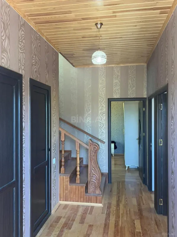 Satılır 8 otaqlı həyət evi 400 m²