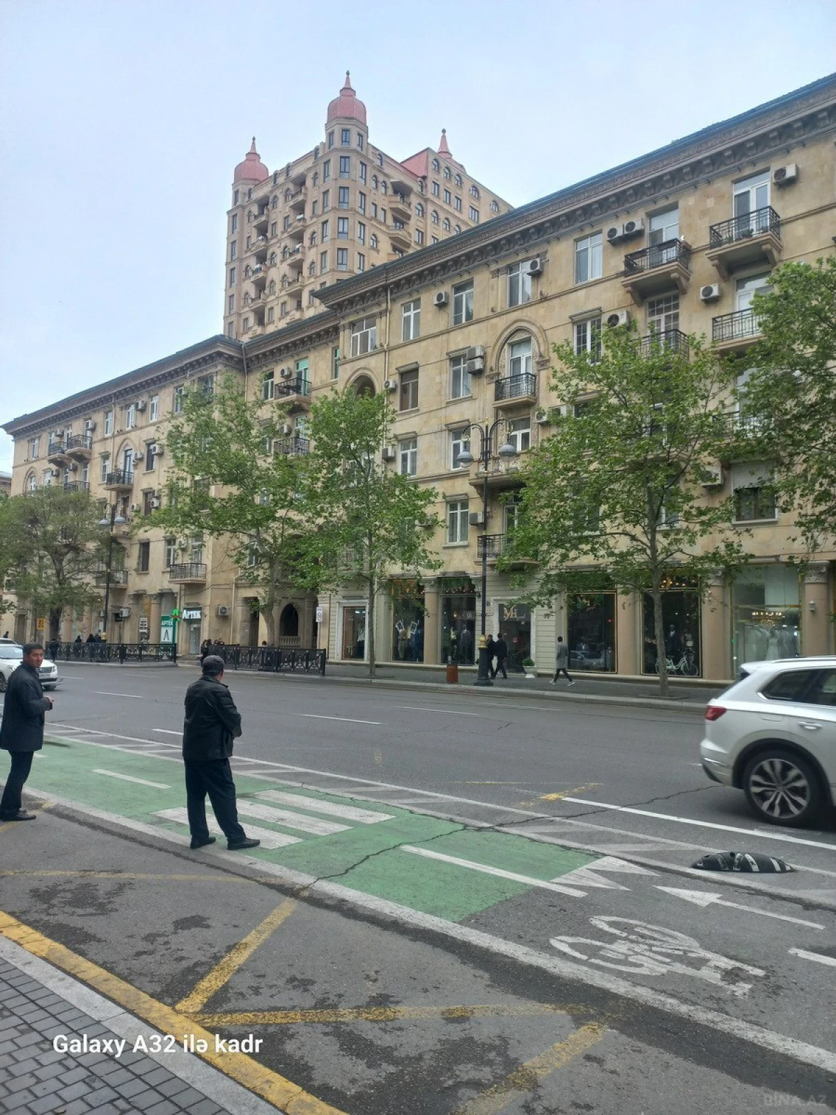 Satılır 3 otaqlı mənzil 105 m²