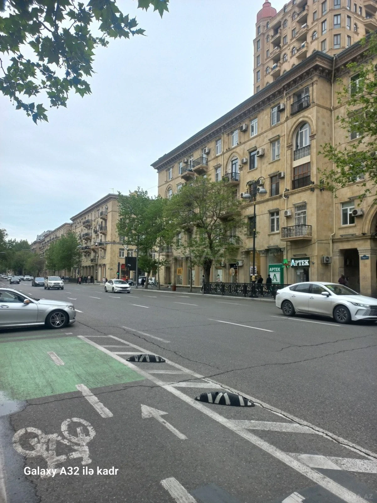 Satılır 3 otaqlı mənzil 105 m²