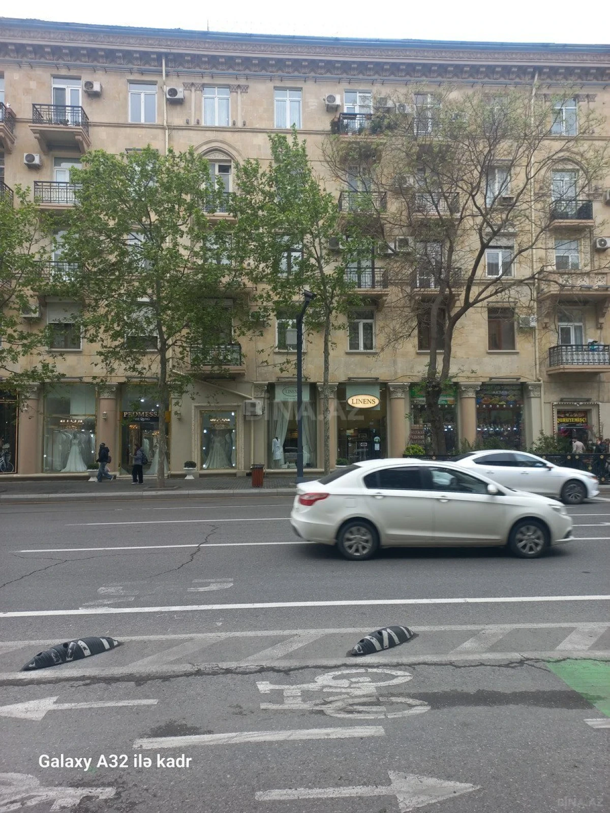 Satılır 3 otaqlı mənzil 105 m²