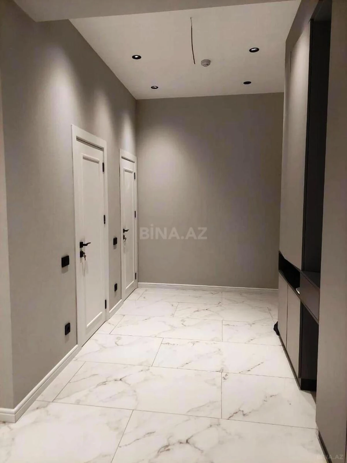 Kirayə verilir 2 otaqlı mənzil 110 m²