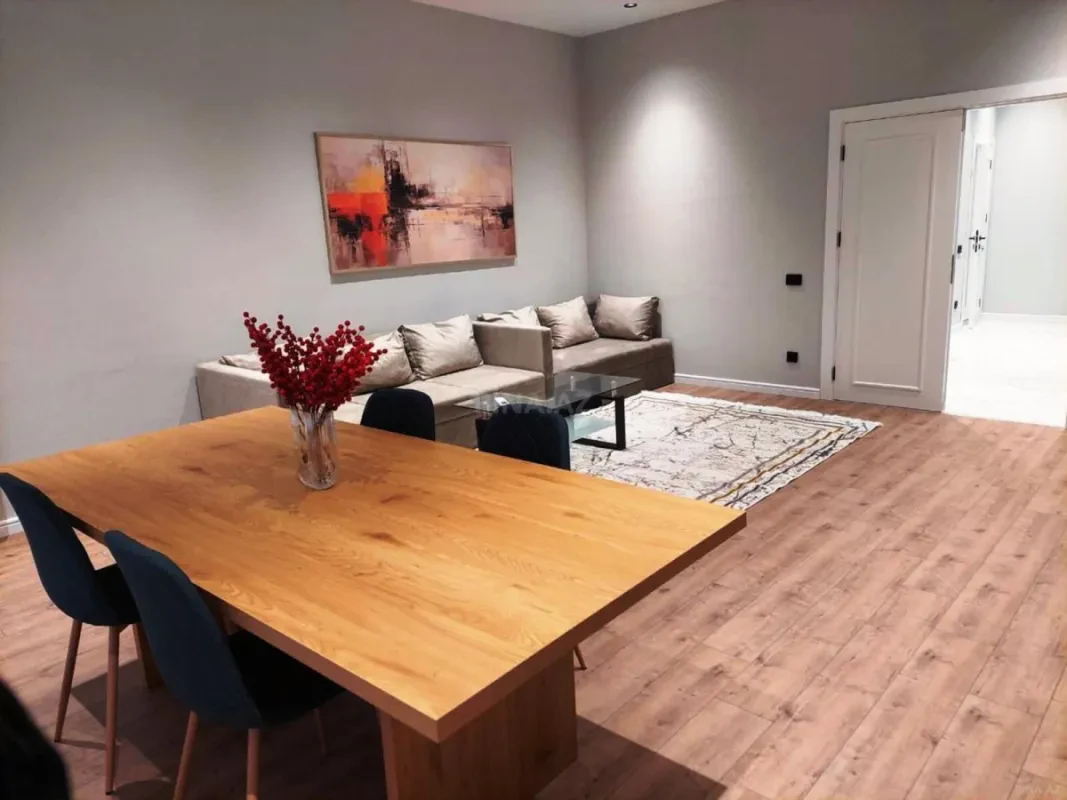 Kirayə verilir 2 otaqlı mənzil 110 m²