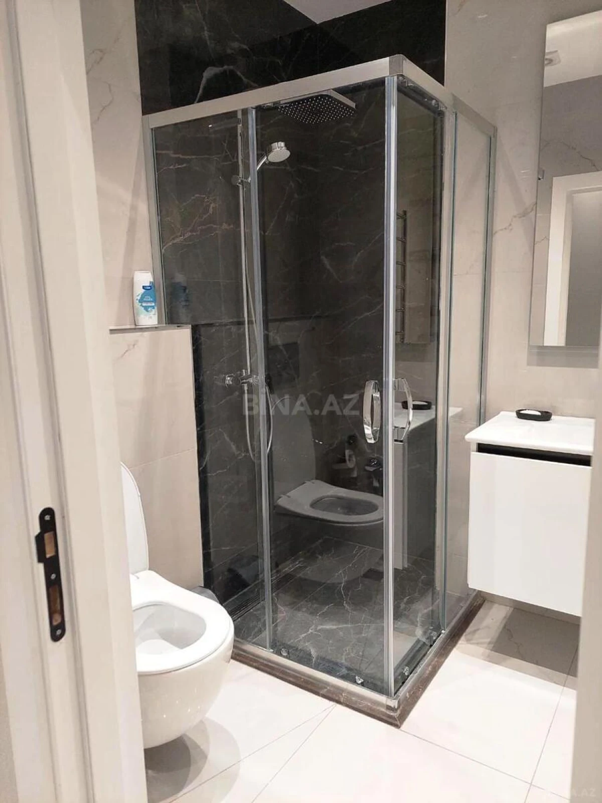 Kirayə verilir 2 otaqlı mənzil 110 m²