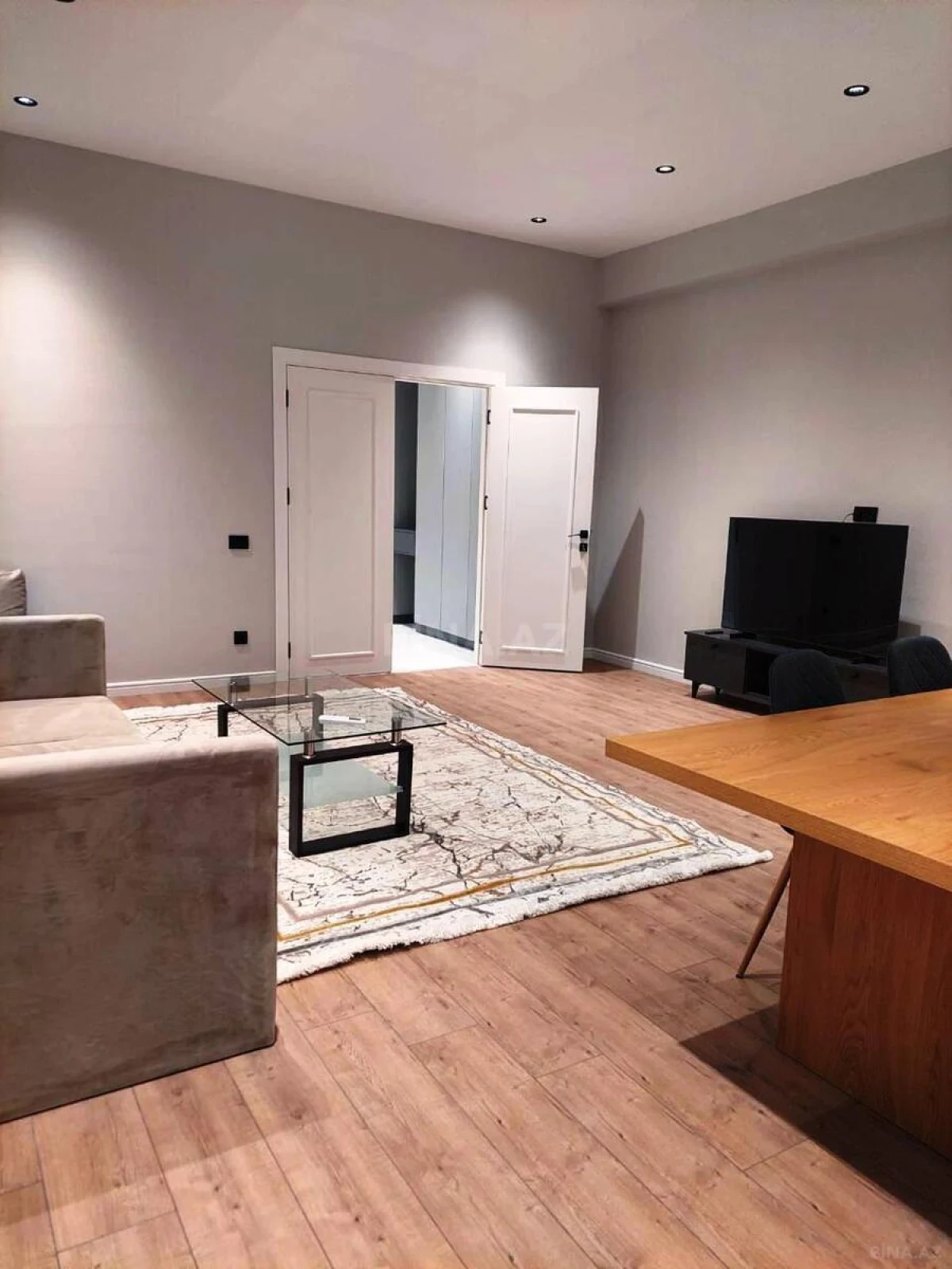 Kirayə verilir 2 otaqlı mənzil 110 m²
