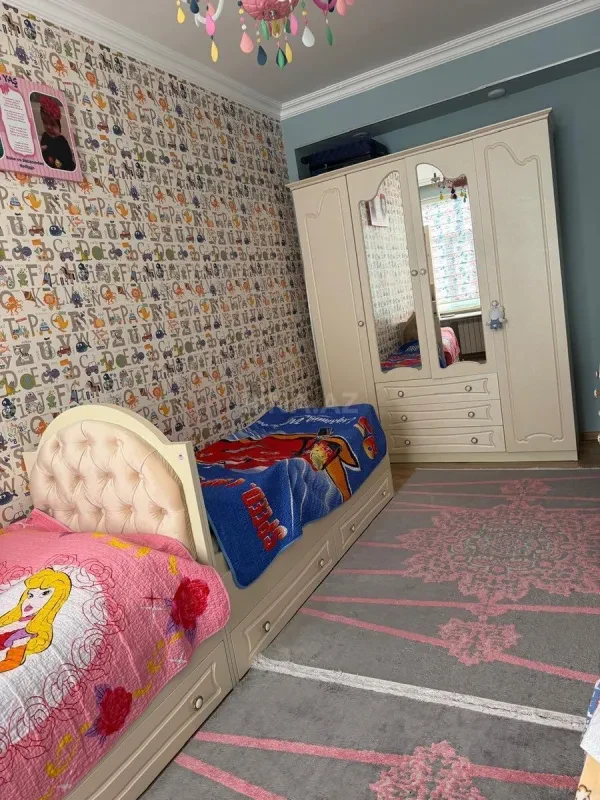 Satılır 4 otaqlı mənzil 110 m²