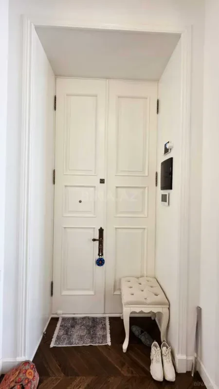 Kirayə verilir 2 otaqlı mənzil 115 m²