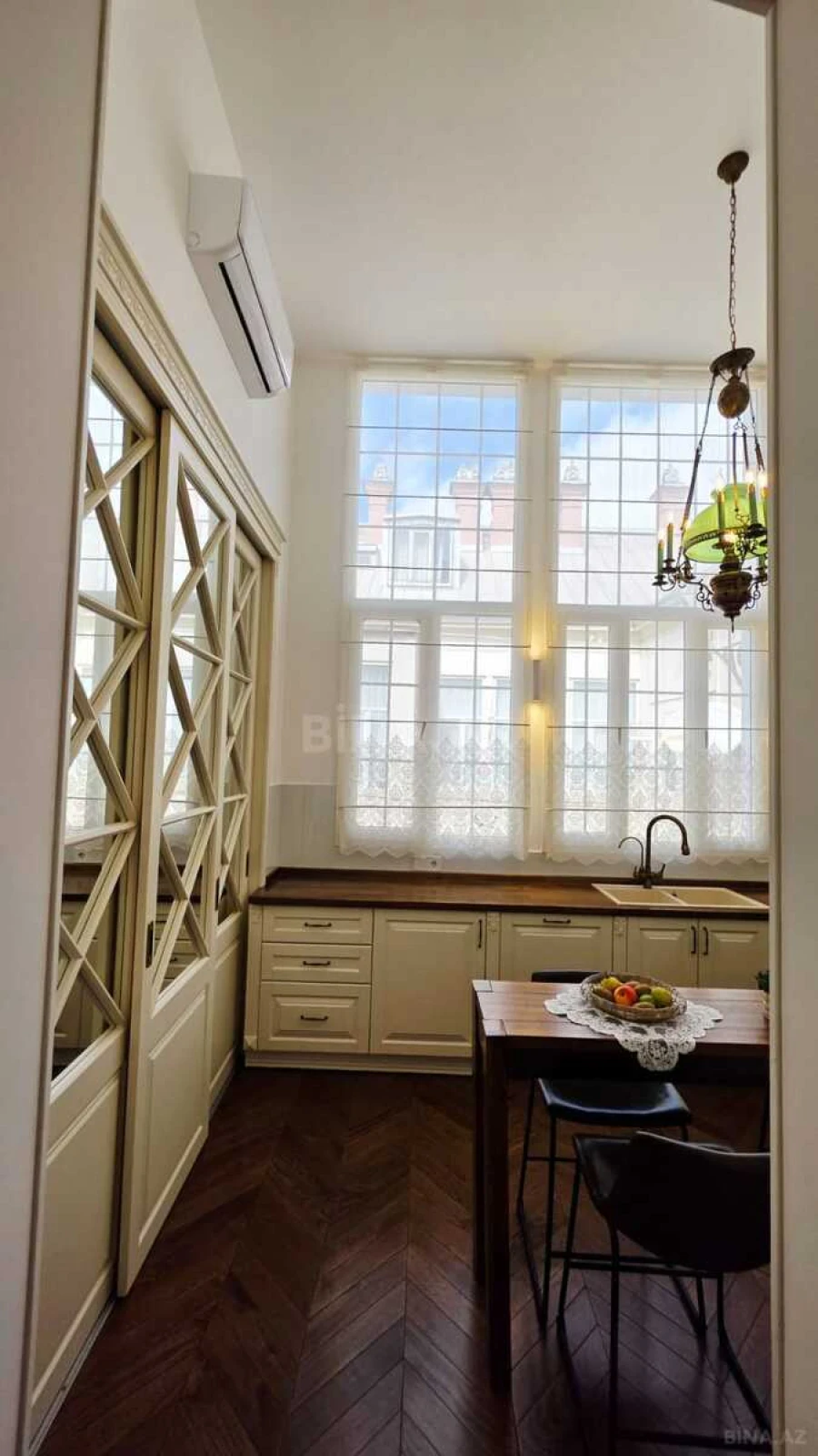 Kirayə verilir 2 otaqlı mənzil 115 m²