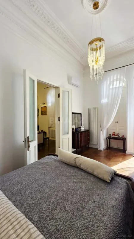Kirayə verilir 2 otaqlı mənzil 115 m²