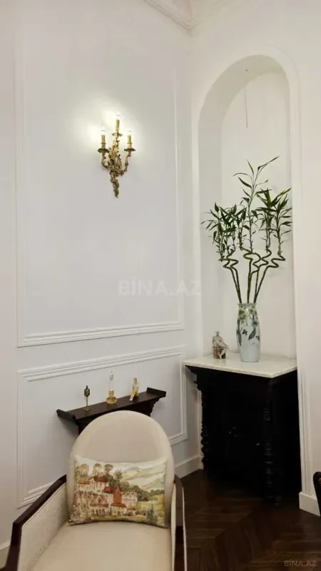 Kirayə verilir 2 otaqlı mənzil 115 m²