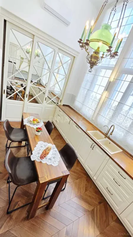 Kirayə verilir 2 otaqlı mənzil 115 m²
