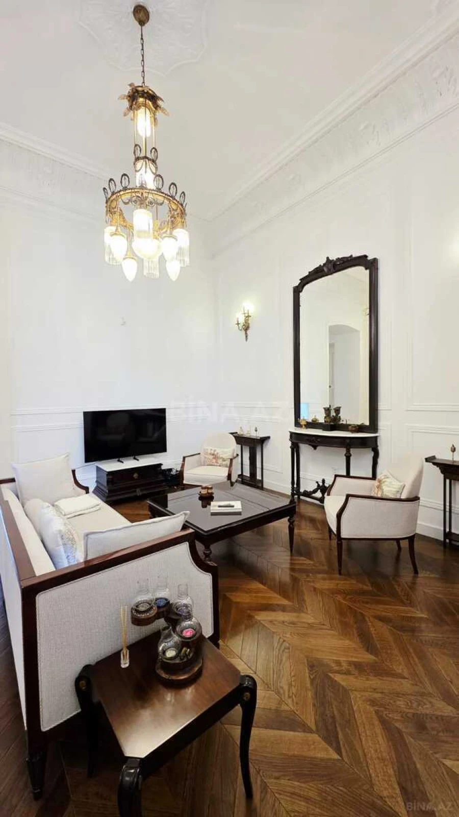 Kirayə verilir 2 otaqlı mənzil 115 m²