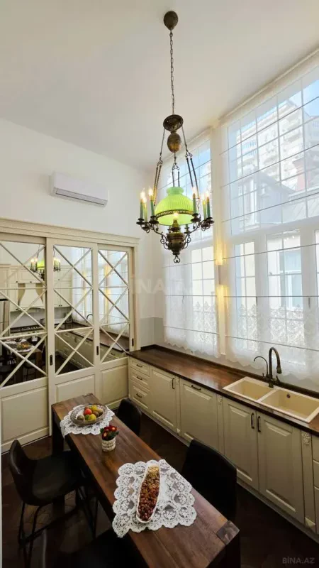 Kirayə verilir 2 otaqlı mənzil 115 m²