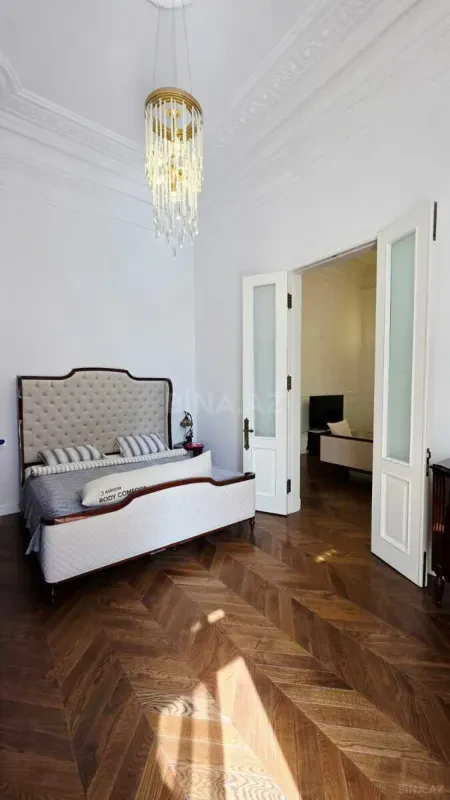 Kirayə verilir 2 otaqlı mənzil 115 m²