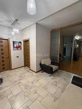 Satılır 4 otaqlı mənzil 200 m²
