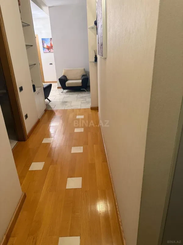 Satılır 4 otaqlı mənzil 200 m²