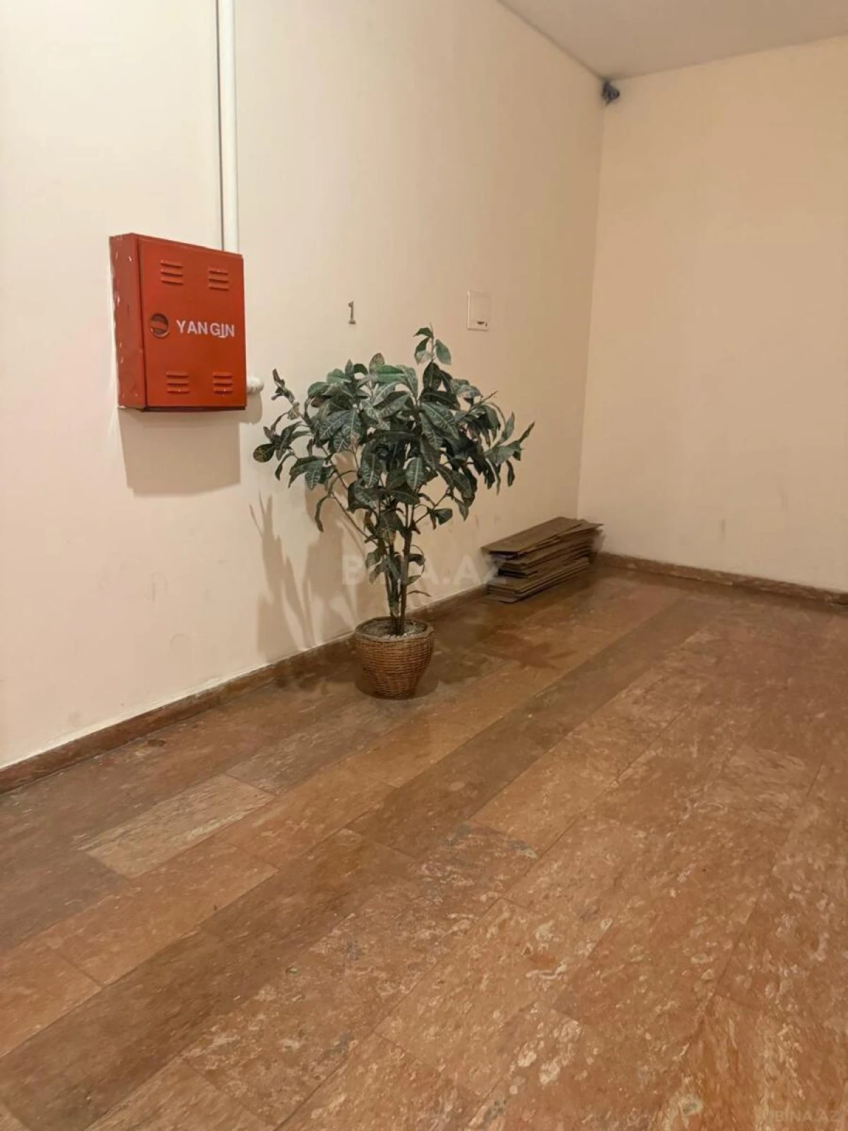 Satılır 4 otaqlı mənzil 200 m²