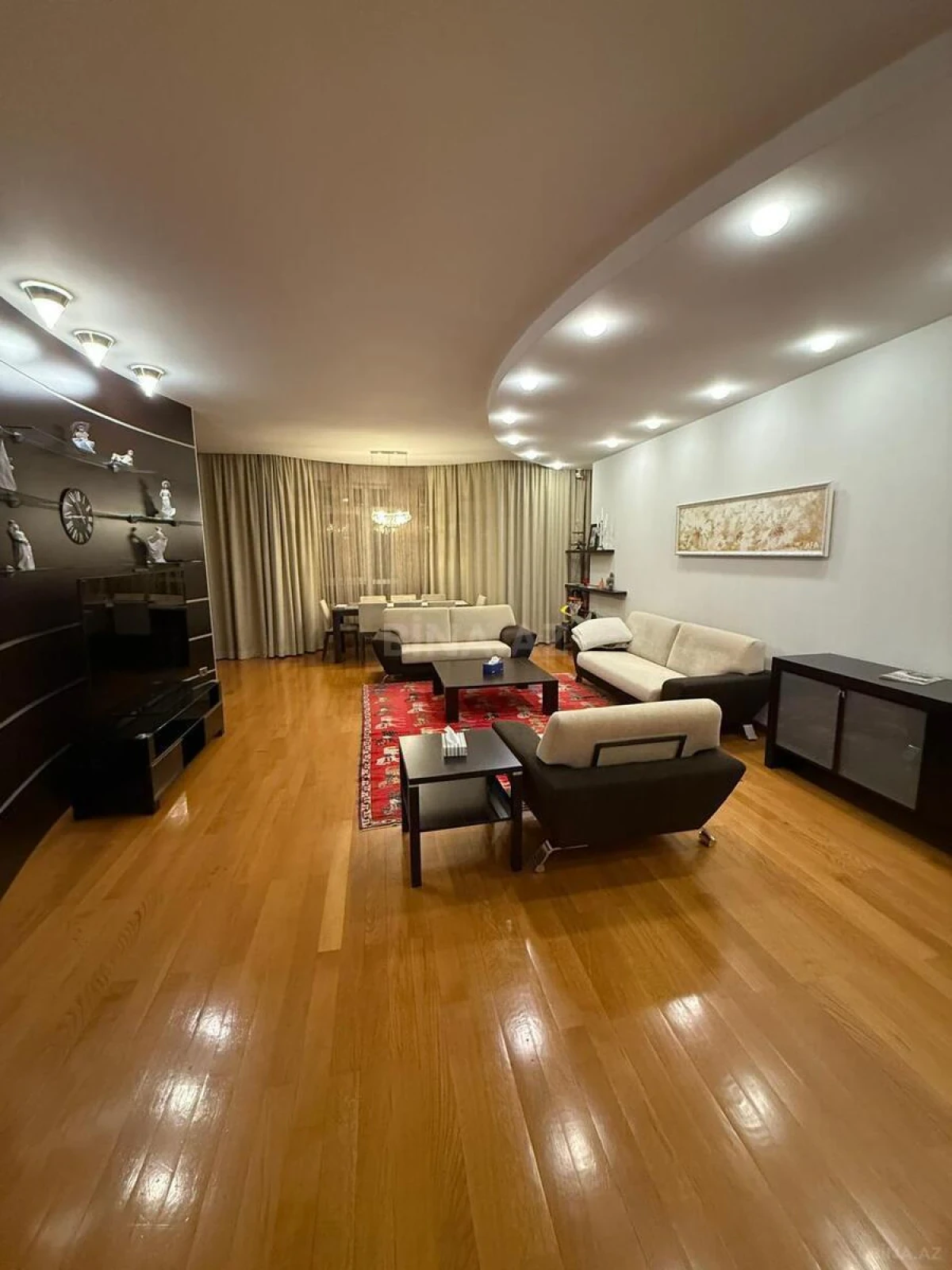 Satılır 4 otaqlı mənzil 200 m²