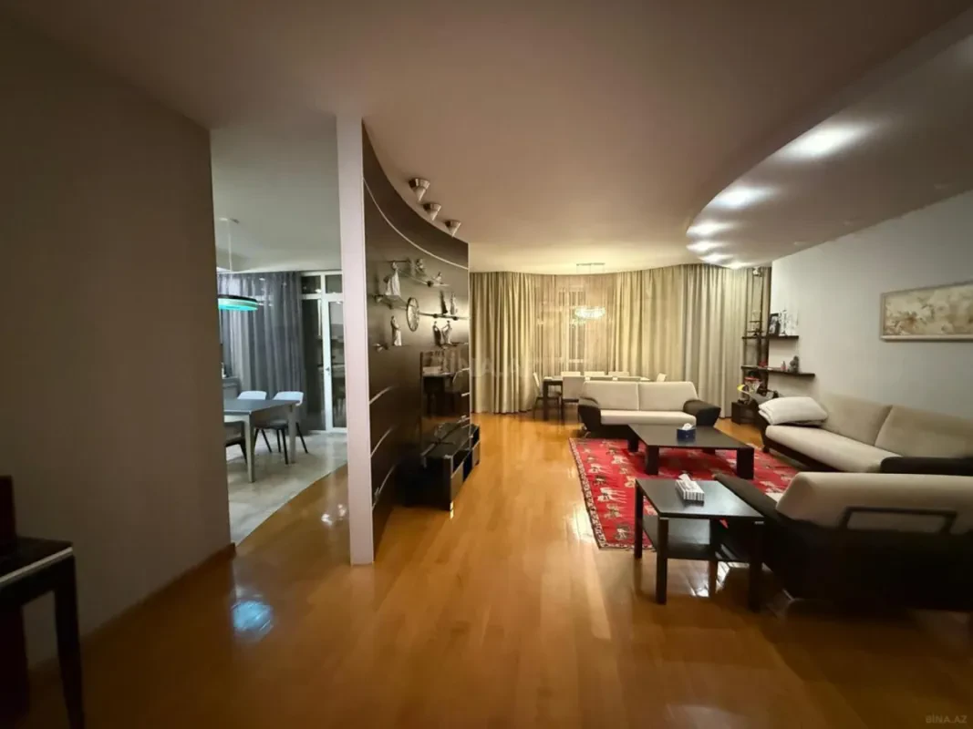 Satılır 4 otaqlı mənzil 200 m²
