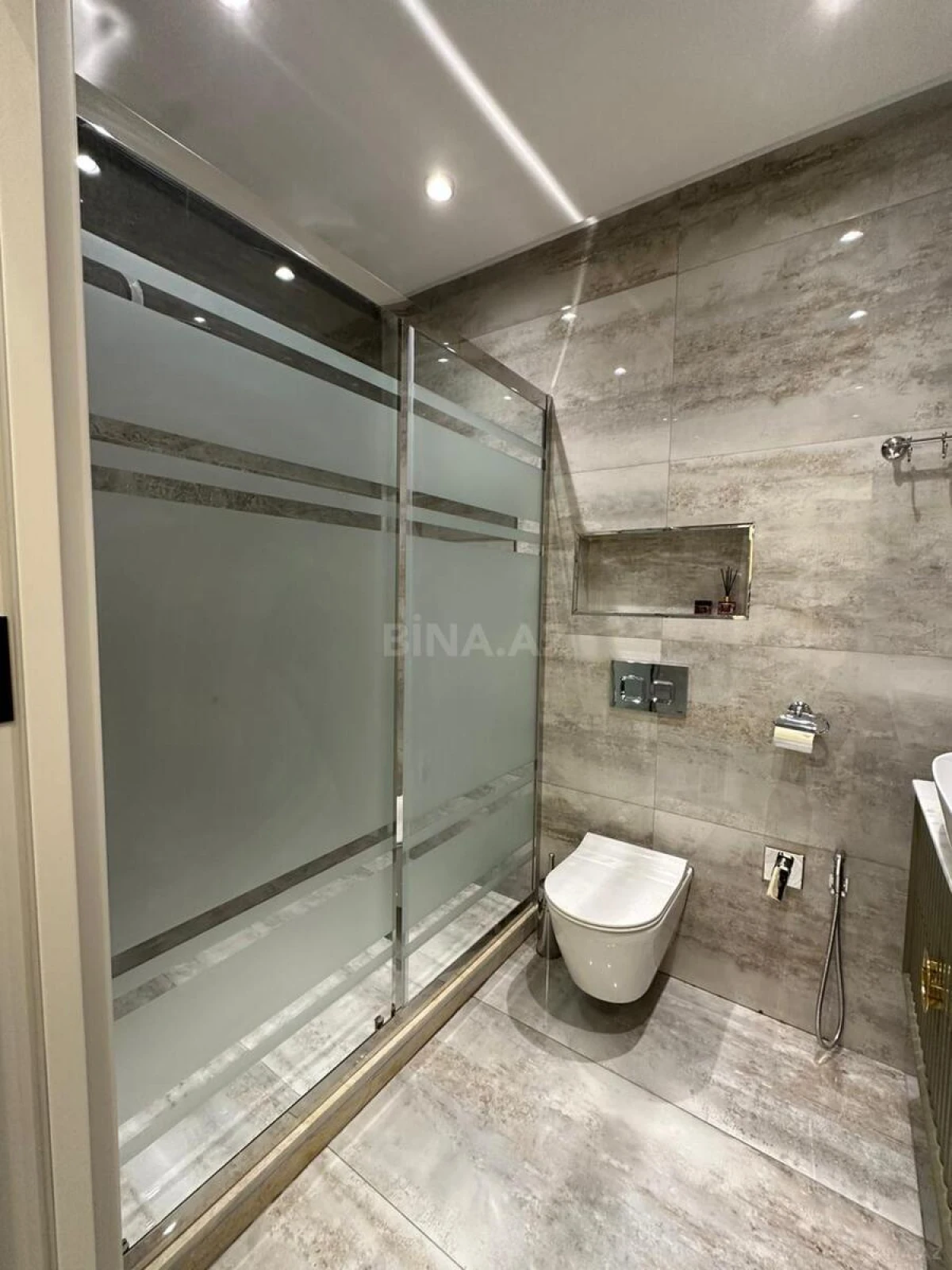 Satılır 3 otaqlı mənzil 105 m²