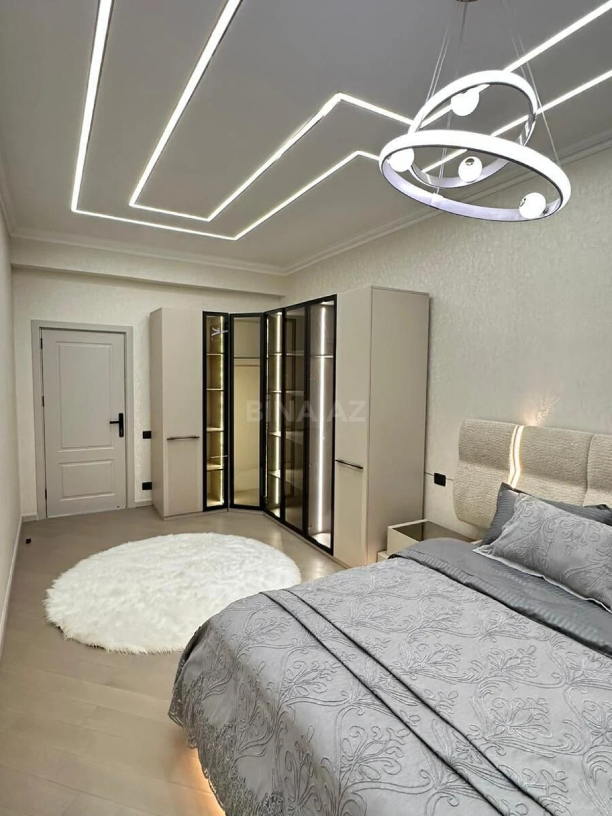 Satılır 3 otaqlı mənzil 105 m²