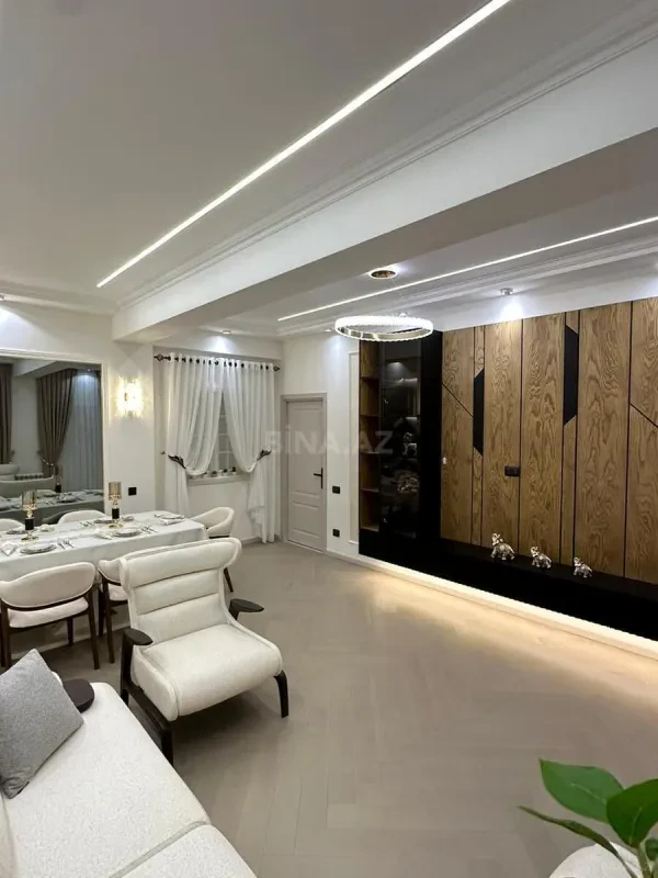 Satılır 3 otaqlı mənzil 105 m²