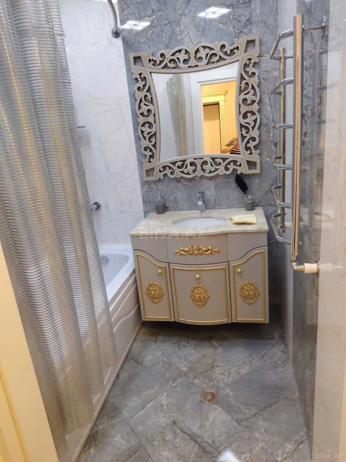 Kirayə verilir 2 otaqlı mənzil 80 m²