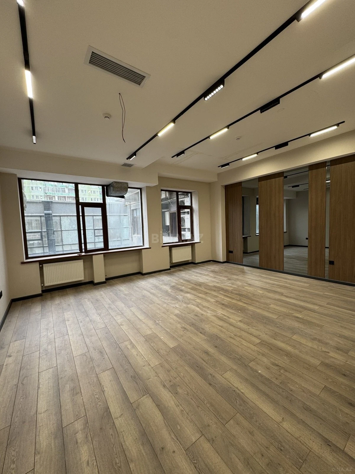 Kirayə verilir 5 otaqlı ofis 330 m²