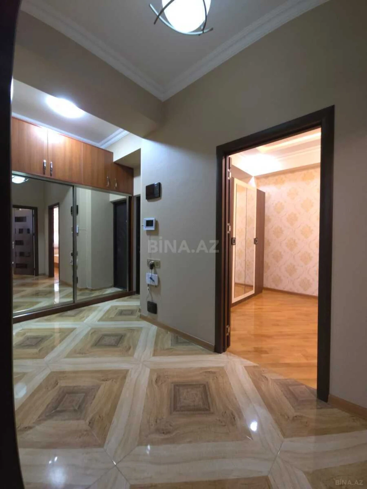 Satılır 2 otaqlı mənzil 83 m²