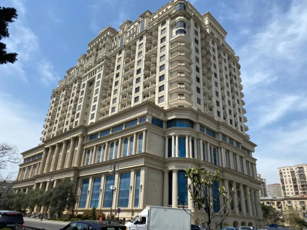 Satılır 3 otaqlı mənzil 105 m²