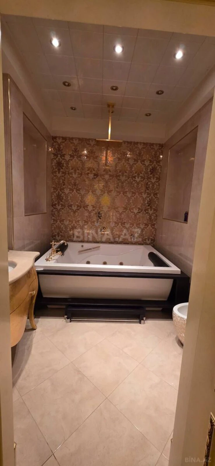 Kirayə verilir 3 otaqlı mənzil 155 m²