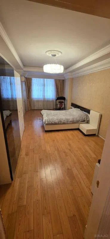 Kirayə verilir 3 otaqlı mənzil 155 m²