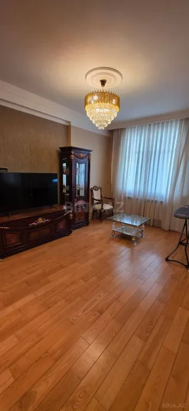 Kirayə verilir 3 otaqlı mənzil 155 m²
