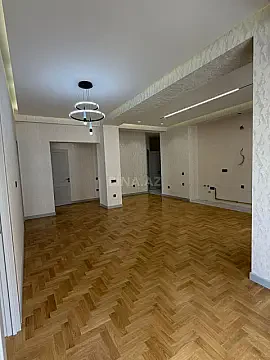 Satılır 4 otaqlı mənzil 120 m²