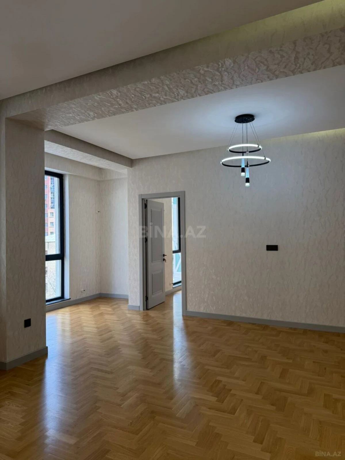 Satılır 4 otaqlı mənzil 120 m²