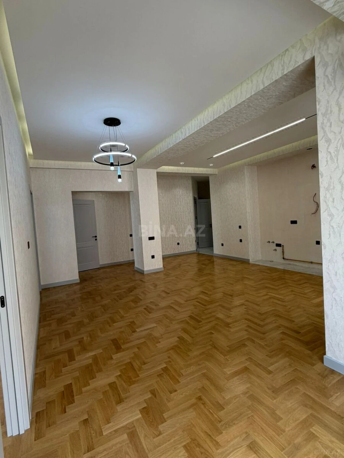 Satılır 4 otaqlı mənzil 120 m²