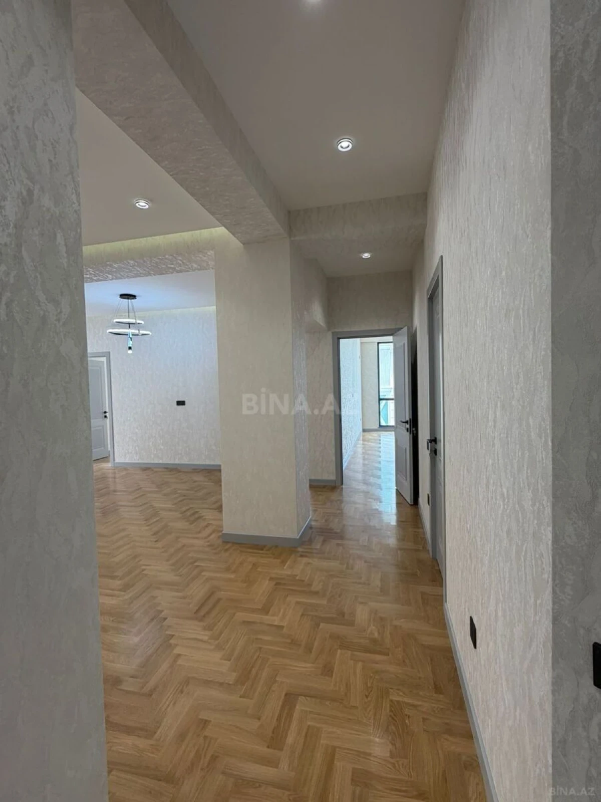 Satılır 4 otaqlı mənzil 120 m²