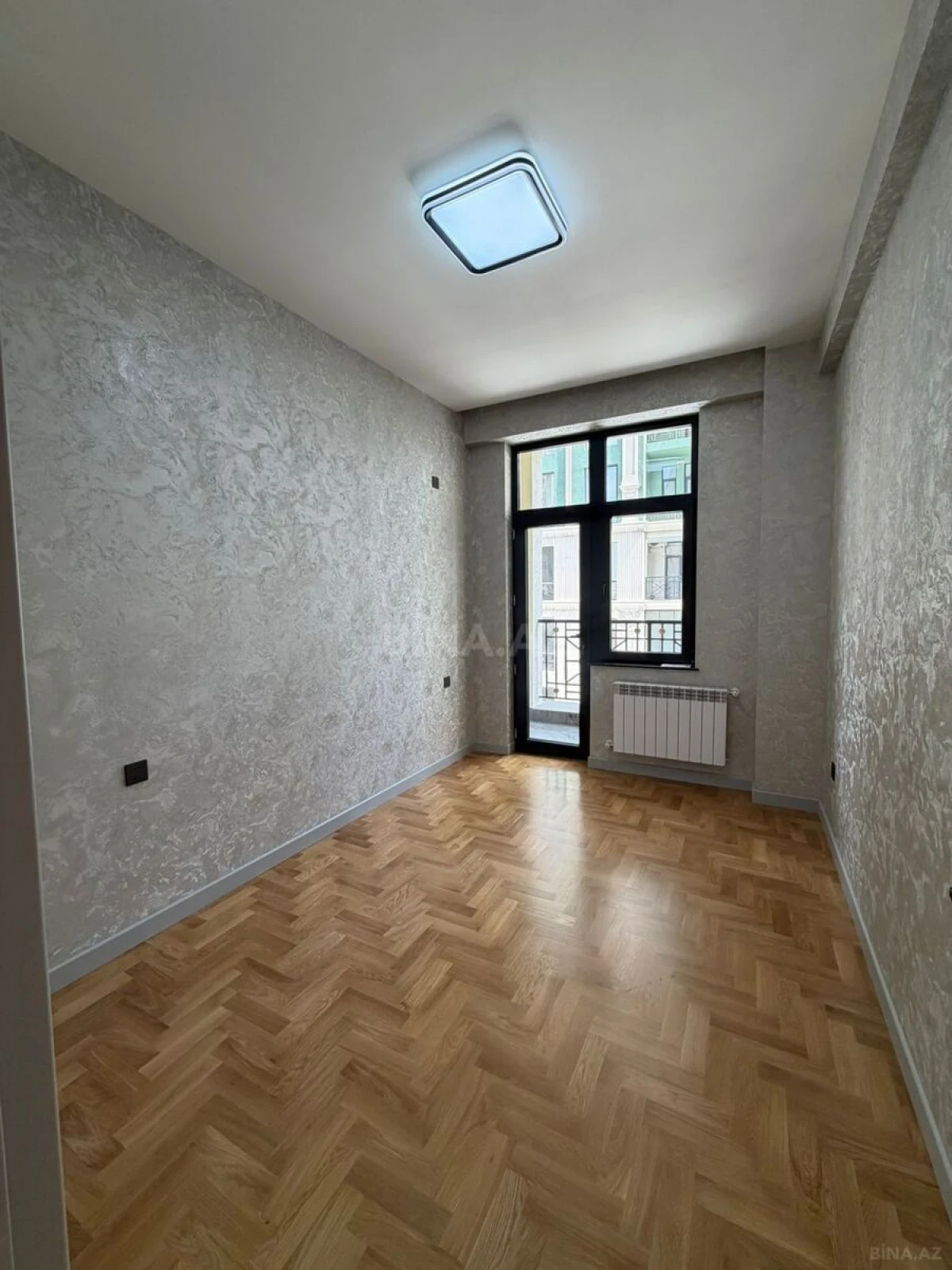 Satılır 4 otaqlı mənzil 120 m²