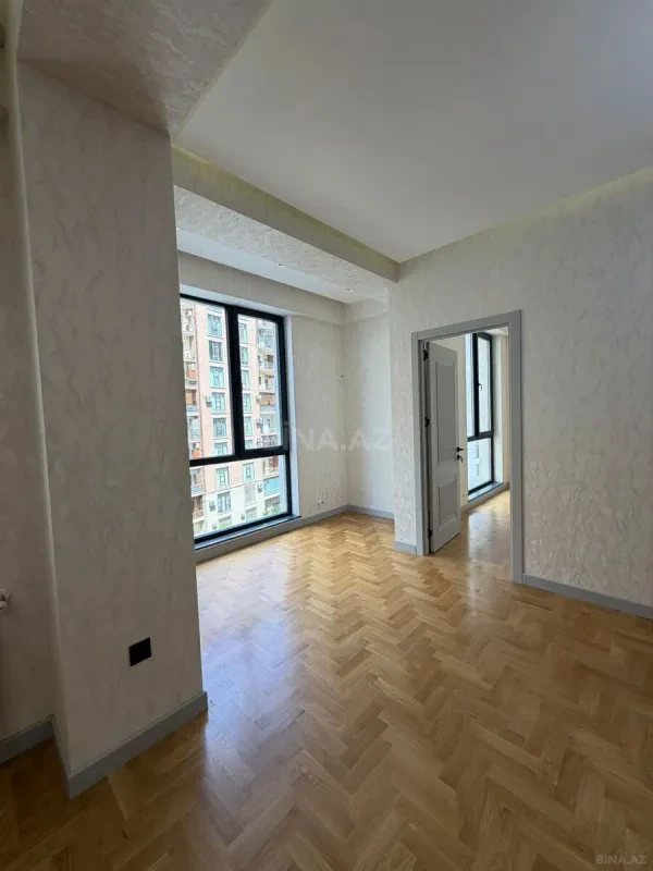 Satılır 4 otaqlı mənzil 120 m²
