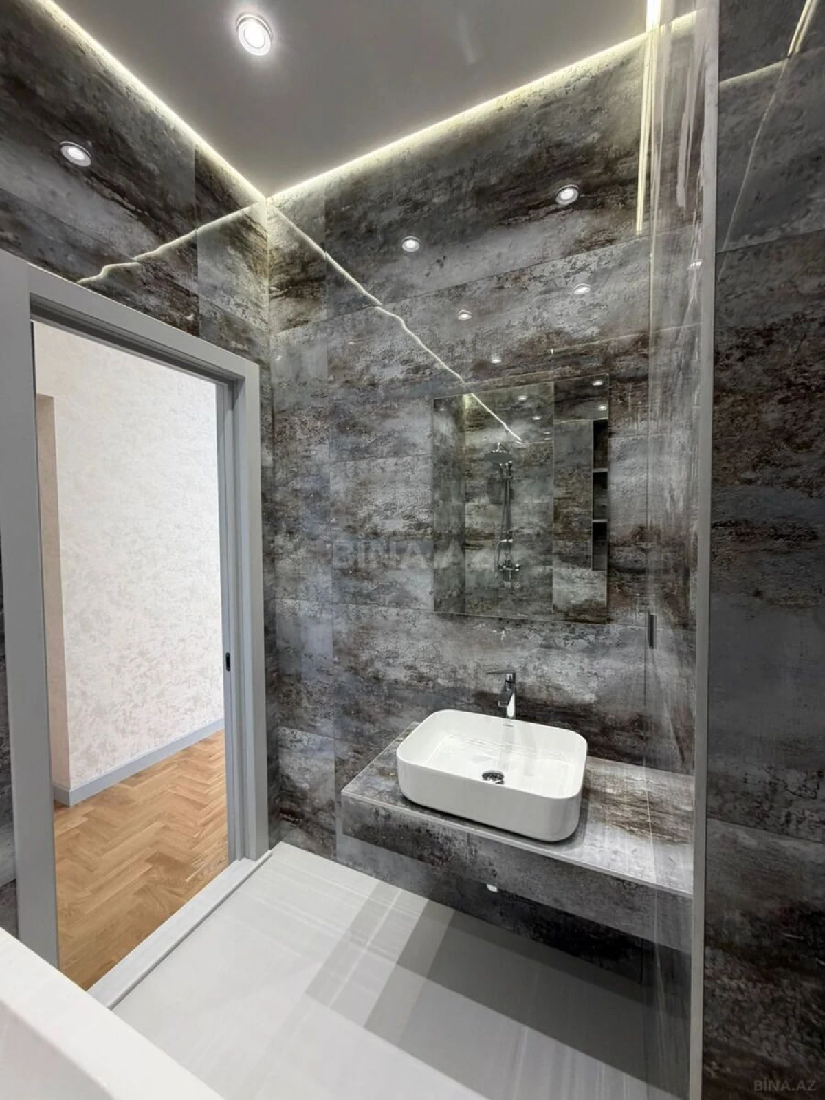 Satılır 4 otaqlı mənzil 120 m²