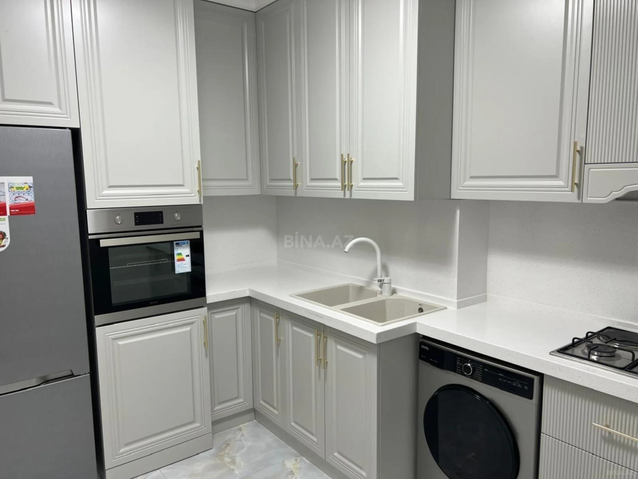 Kirayə verilir 2 otaqlı mənzil 71 m²