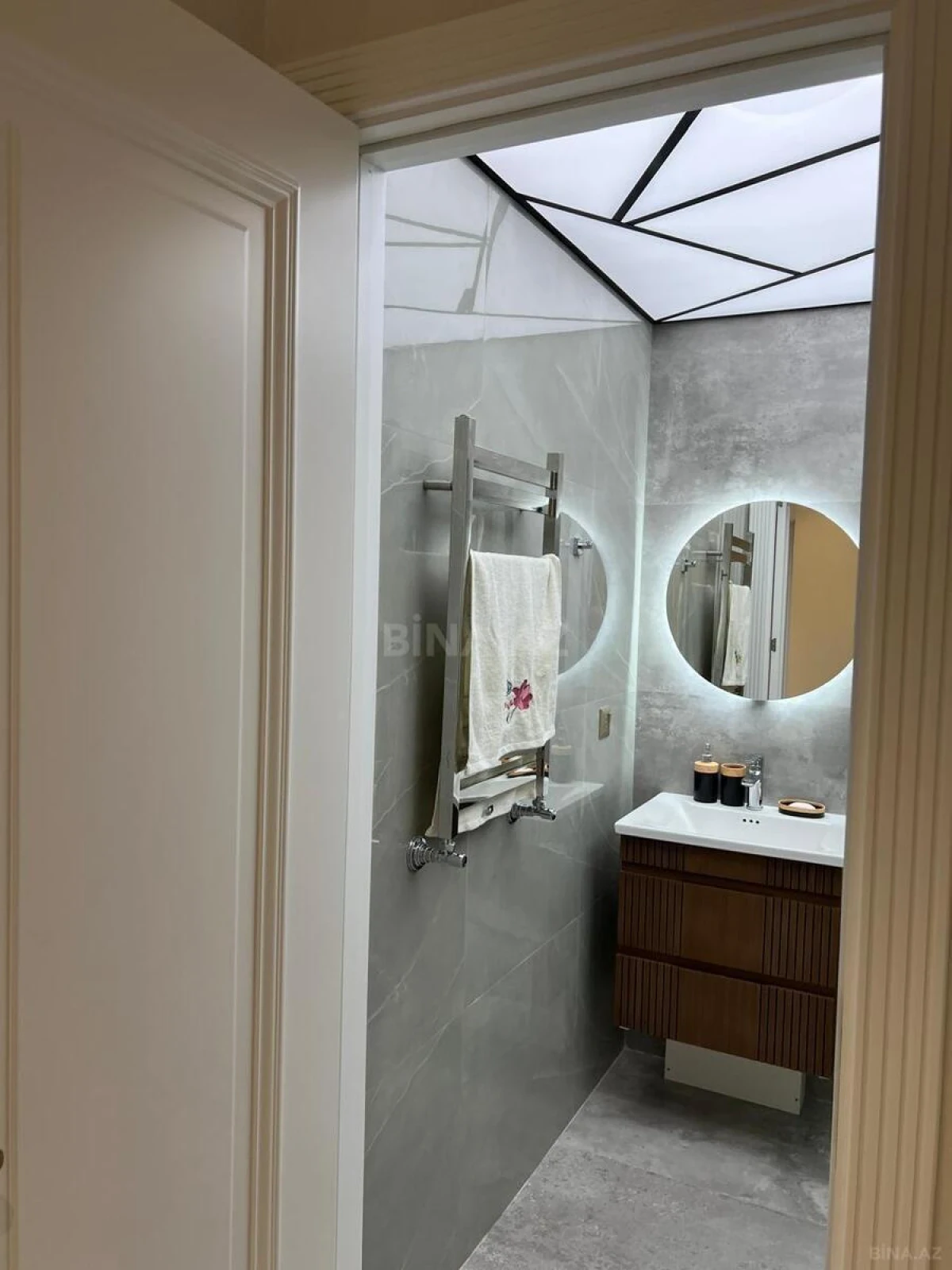 Kirayə verilir 2 otaqlı mənzil 71 m²
